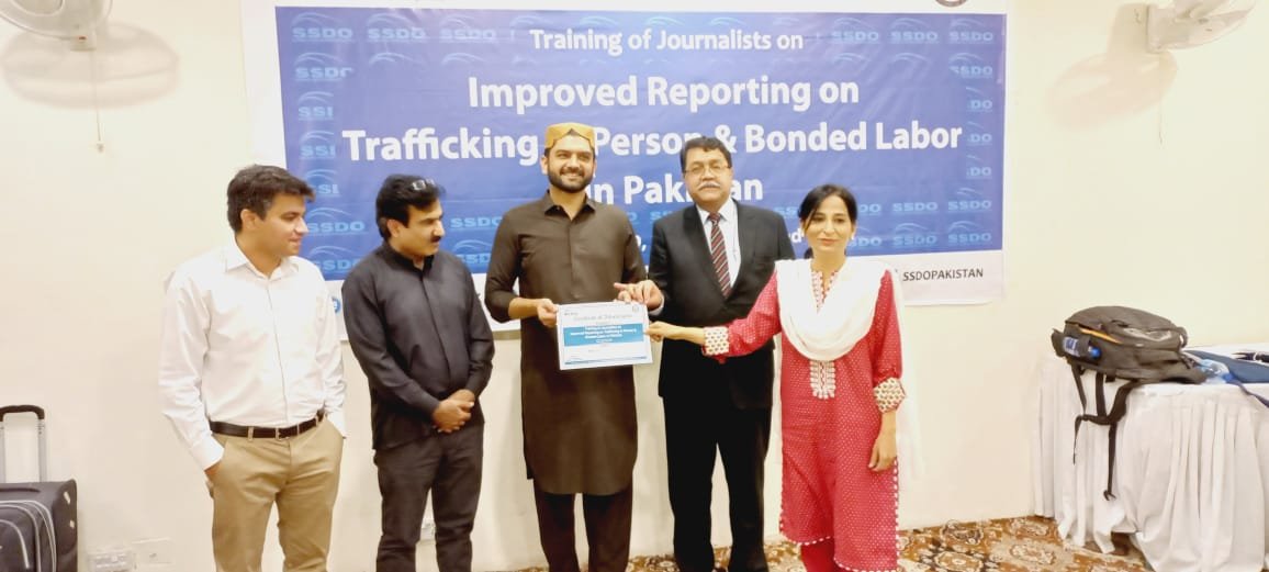 Recognizing media professionals for ethical reporting