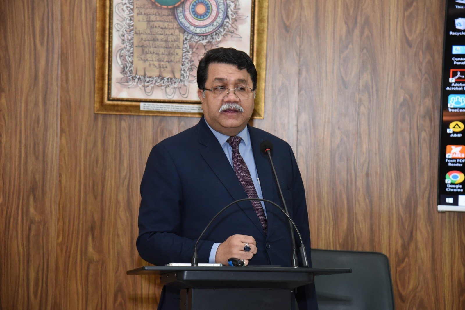 Expert address during an institutional capacity-building session